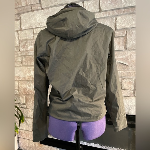 Helly Hansen Lightweight Rain/Wind Jacket - Picture 2 of 2